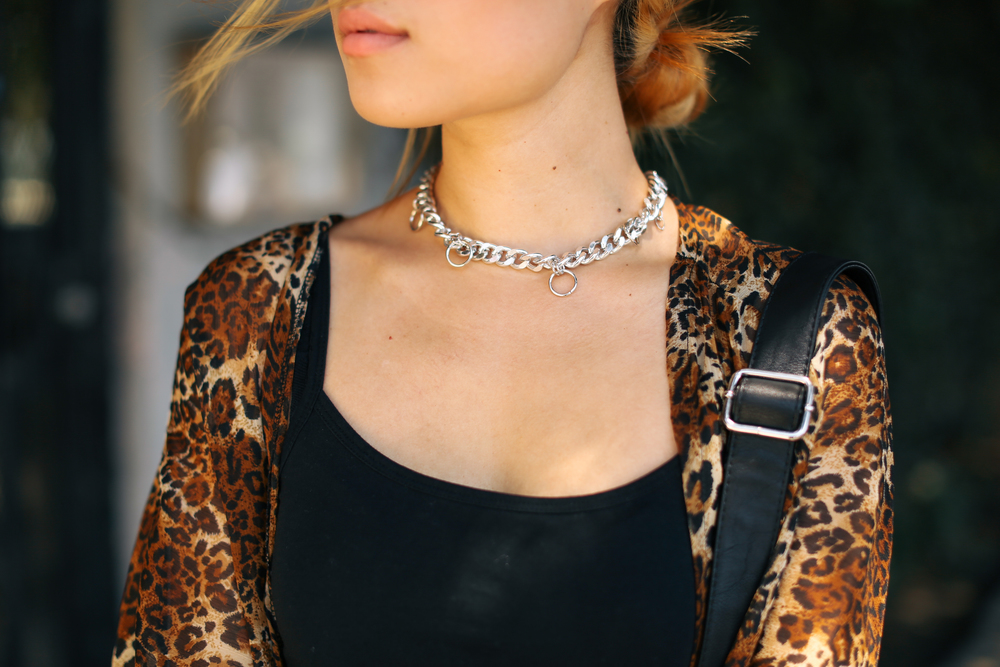 La Moda Fringe Bag / Stinnys Felicity Choker / ZeroUV Half Circle Sunglasses // photography by Jeff Fernandez
